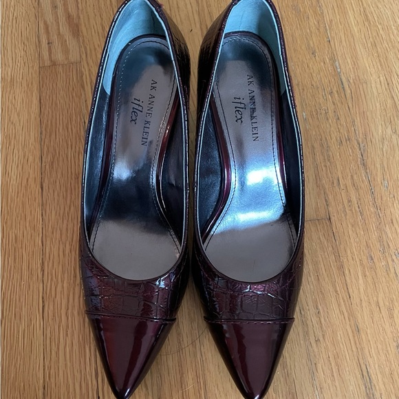 Anne Klein iflex Burgundy 3” Dress Heel.  Size 7.5 - Picture 5 of 11